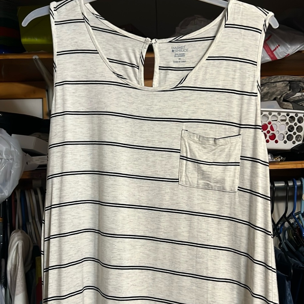 Sleeveless shirt